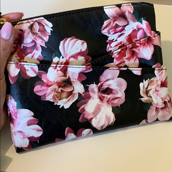 Black floral wristlet - Picture 2 of 7